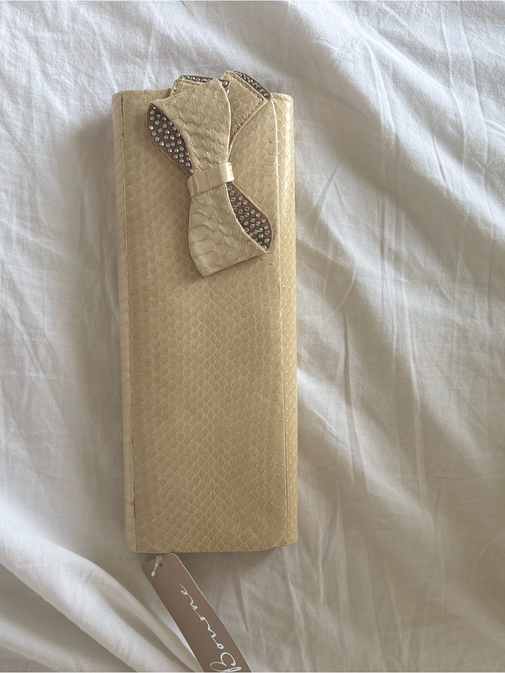 Cream Textured Bow Accent Clutch